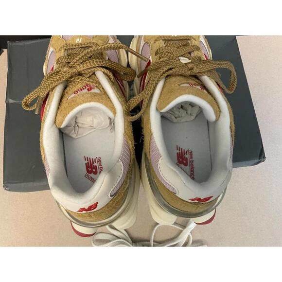 New! Womens New Balance 9060 Suede Beige Pink Casual Athletic Shoes. Size 8. - Picture 9 of 10